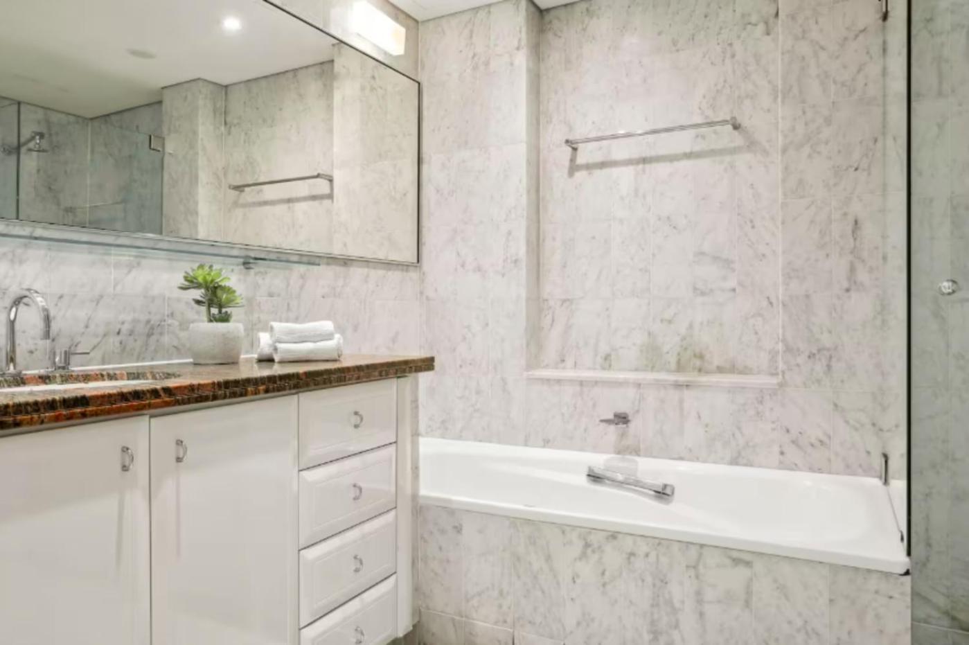 Spectacular With Harbour Bridge Views Apartment