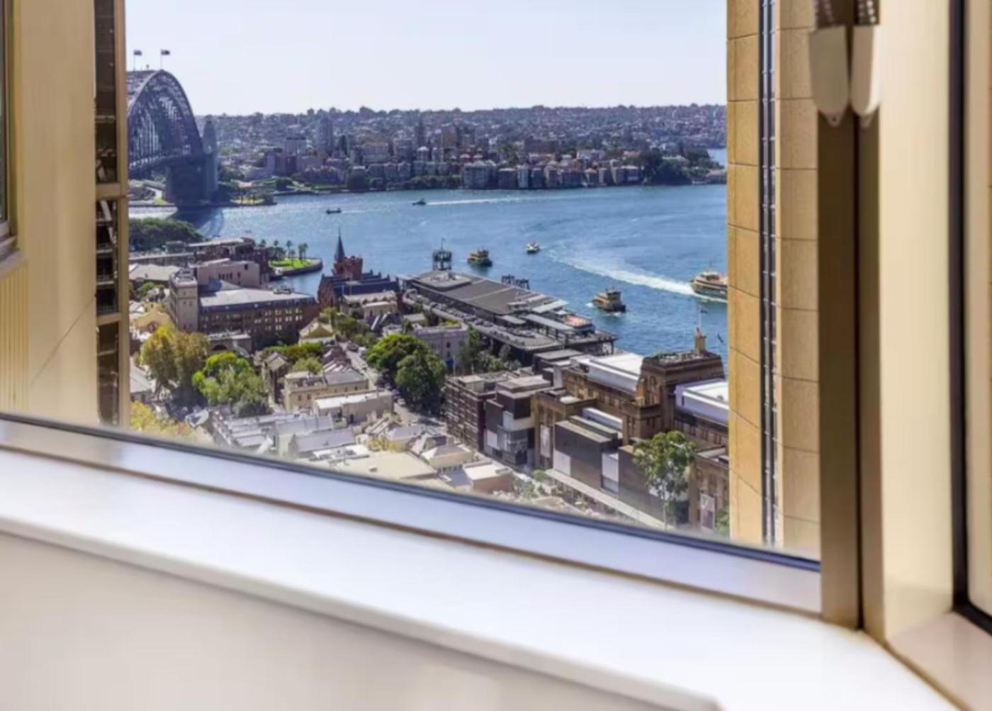 Apartment Spectacular With Harbour Bridge Views *